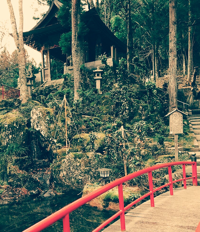 定義如来西方寺 定義さん 宮城県仙台市 一生に一度の願いが叶うお寺さん 堺雅人さんもオススメな定義山の三角油あげ 縁結び の神木 みそ焼きおむすびも忘れずに